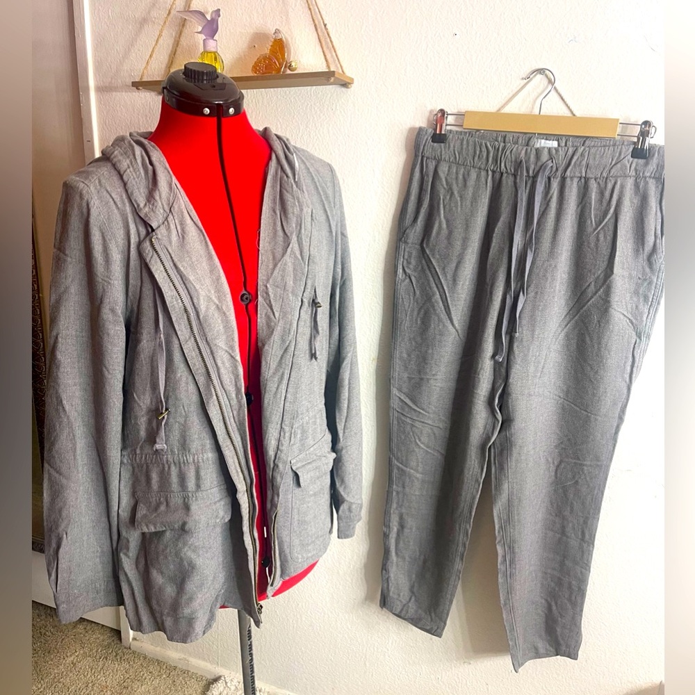 Beautiful Gray set size medium, super soft and airy #4